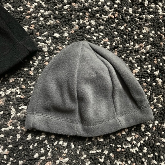 NO BRAND | Set of 2 Black & Grey Polyester Beanies - Picture 2 of 4